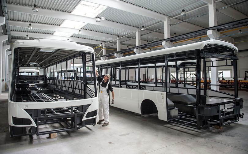 Újabb merész ígéretek Palkovics szájából: 6000 új buszt fogunk gyártani