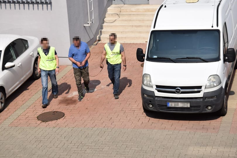 Nagyüzemben bontották a lopott tízmilliós autókat