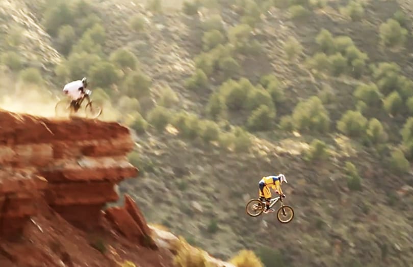 Repül a mountain bike, ki tudja, hol áll meg (videó)