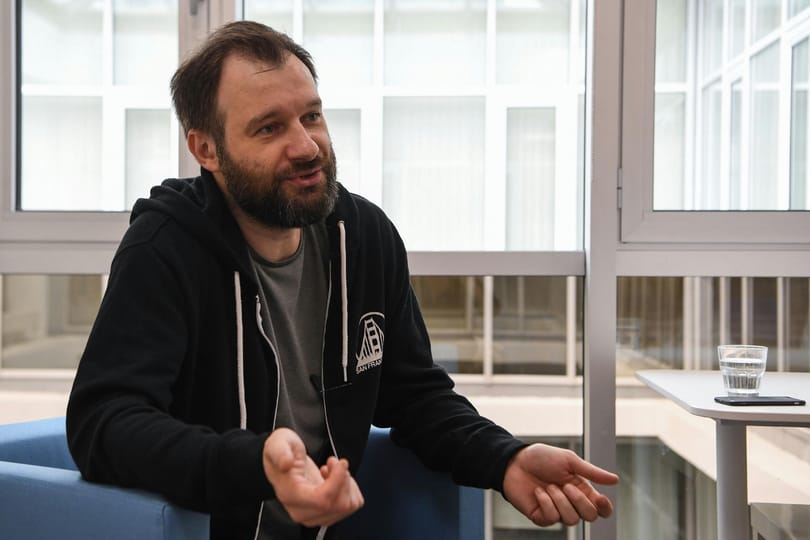 Orosz emigráns újságíró: A gyűlöleten és a rettegésen alapul Putyin rendszere