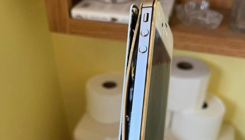 10 év után a vécéből került elő egy elveszett iPhone
