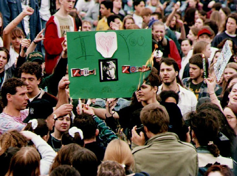 Botrányt okozott Kurt Cobain viaszszobrának ízléstelen felirata