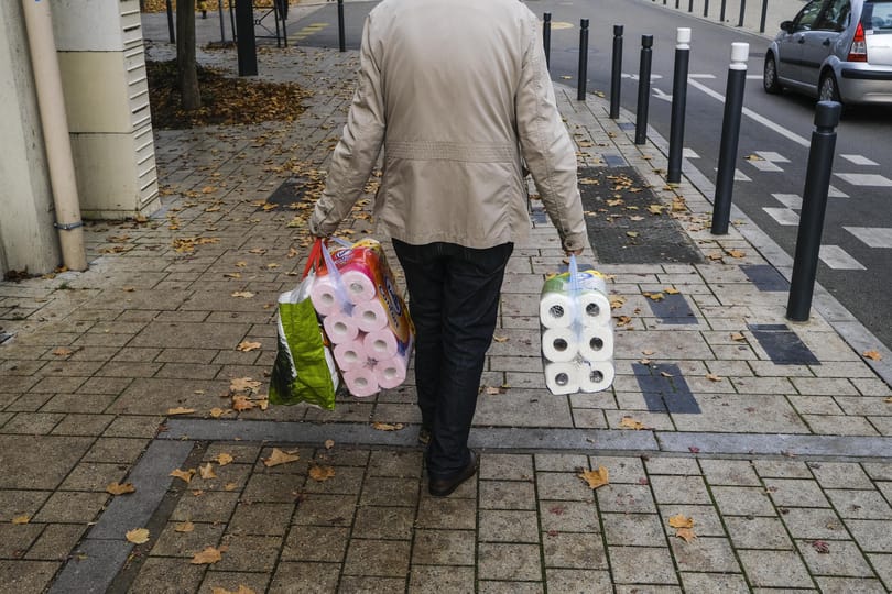 És akkor tizenöt év kormányzás után eljutott a NER a wc-papír árréséig