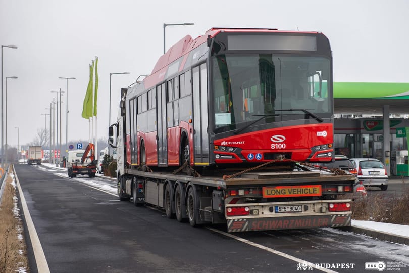 Fél éve itt vannak, mégis állnak az új budapesti trolibuszok
