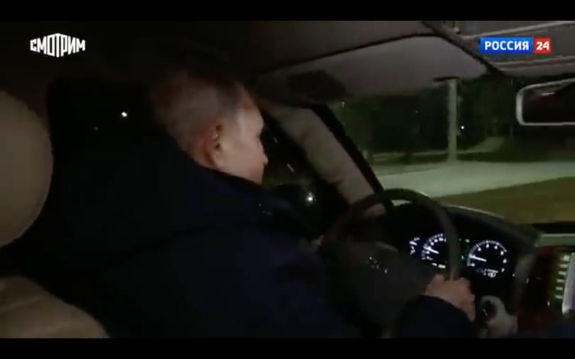 Így kocsikázott Putyin Mariupolban – videó
