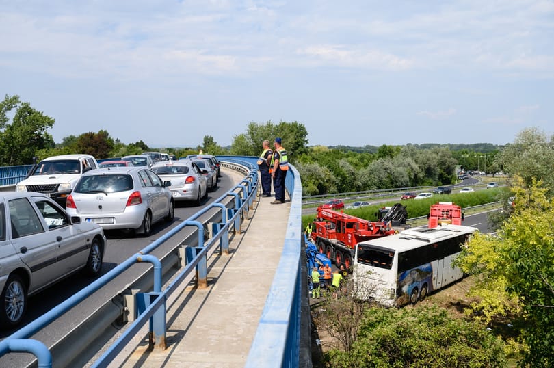 Megindult a forgalom az M7-esen, de nagy a torlódás