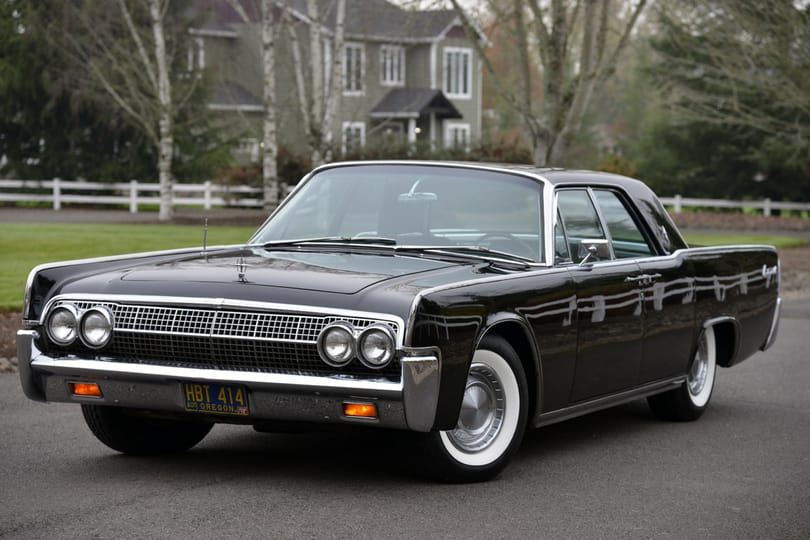 53 évesen is az utak királya ez a Lincoln Continental