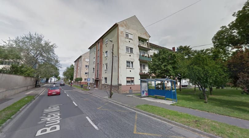 Babakocsis nő ütött meg egy buszsofőrt, keresik