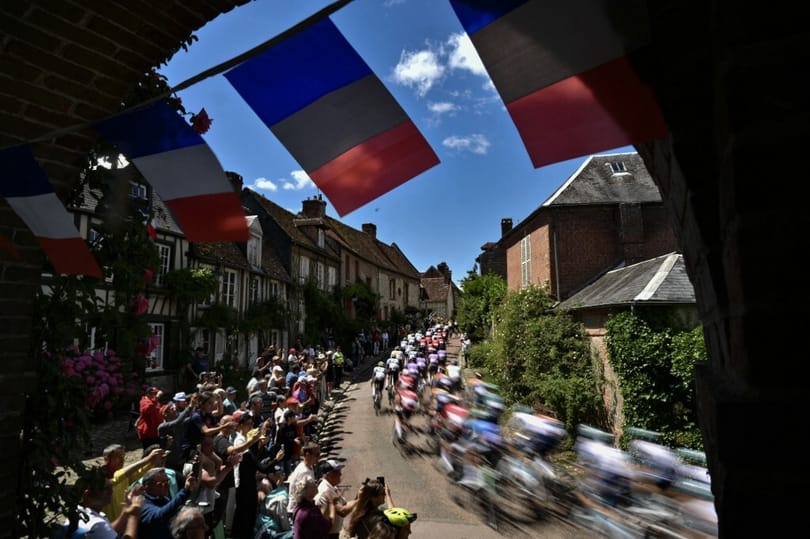 Járvány terjedése miatt rövidítették le a Tour de France pénteki szakaszát
