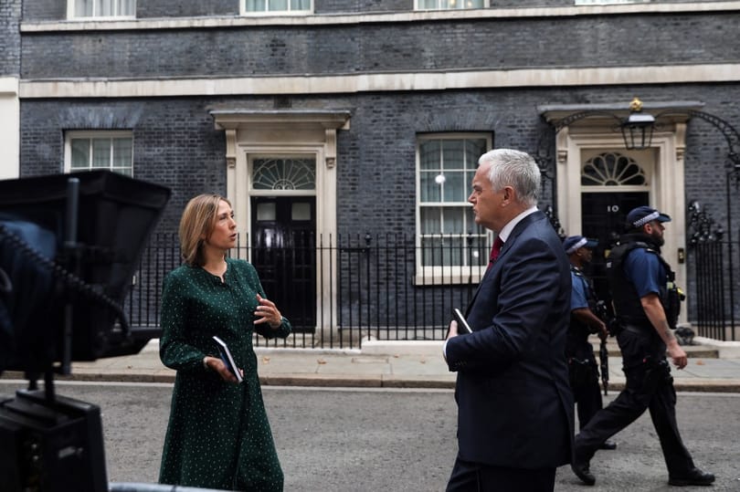 Kiderült, hogy a BBC egyik legjobban fizetett műsorvezetője fizethetett több ezer fontot egy kiskorú szexképeiért