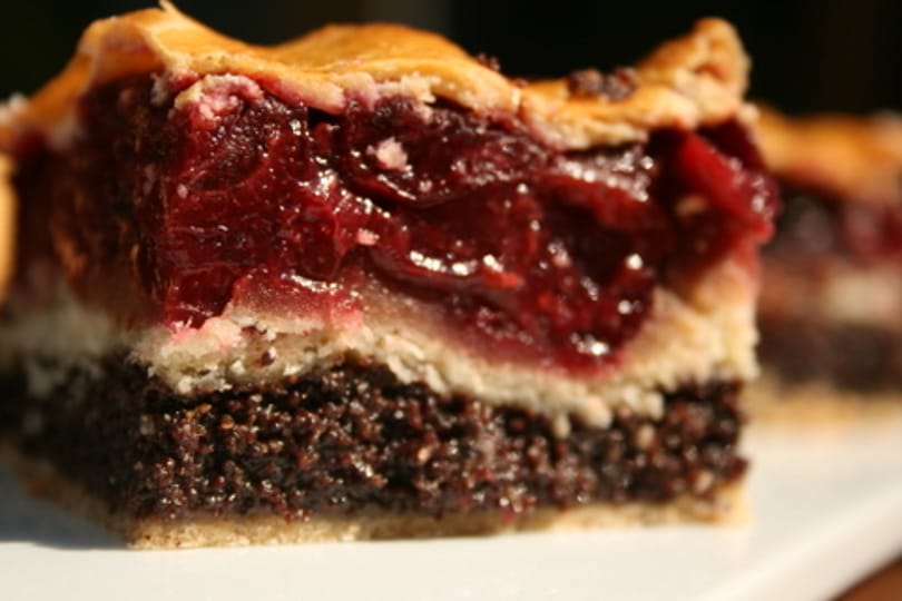 A hét receptje: mákos meggyes pite