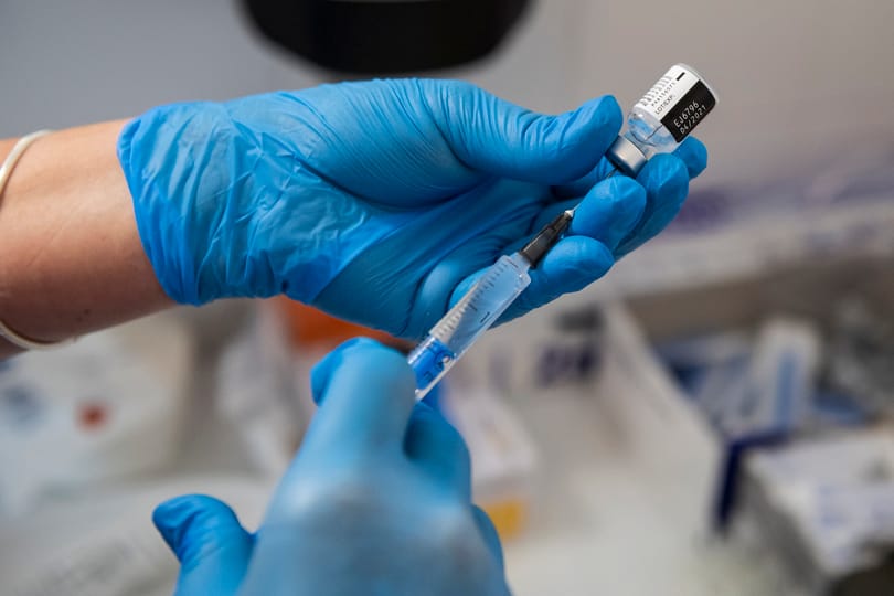 Egy hétvége alatt beoltanának másfél millió embert Magyarországon