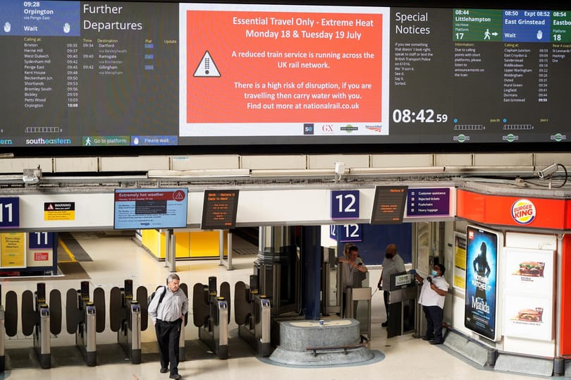 Leállt az egyik londoni reptér, annyira brutális a hőség, a vonatok is félsebességgel közlekednek