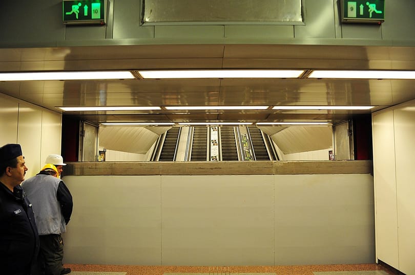 Fotók: több százan menekültek a metróalagútba a gyakorlaton 