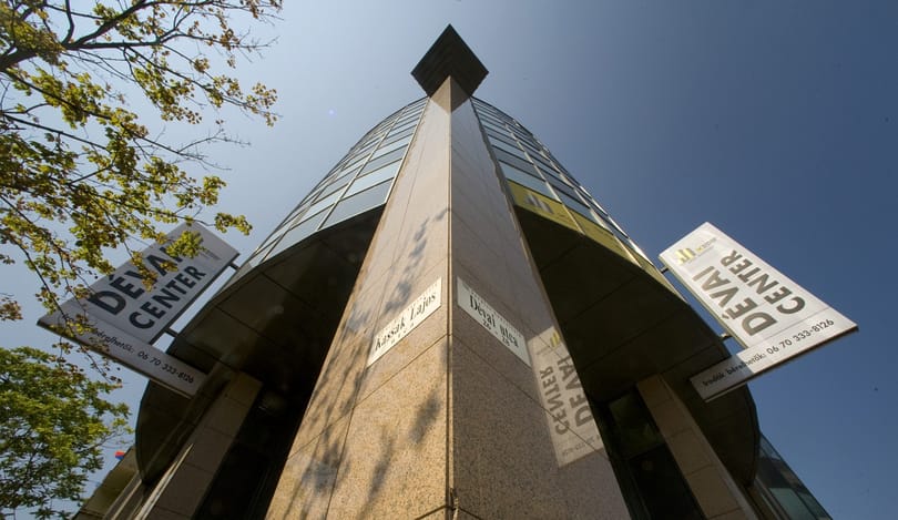 Raiffeisen-kivonulás: már vételi ajánlatokat vizsgál a bank