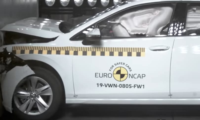 Így törik a vadonatúj 8-as Golf – videó