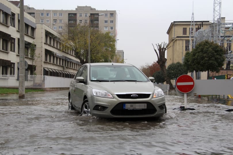 A baj csőstül jön - vízben úszik pár utca a XIII. kerületben