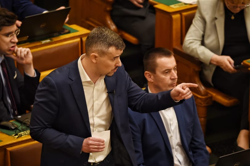 Teljes a sorcsere a Jobbik pártalapítványában is
