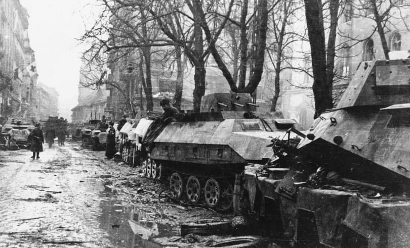 Ahogy Sztálin akarja – Háromszor ülte meg a győzelmet Budapest