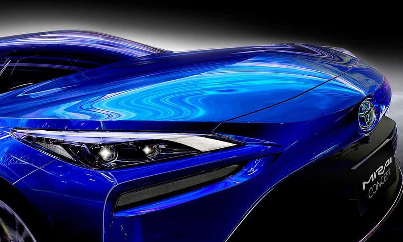 Rút hidrogénautóból menő sportszedán: itt a teljesen új Toyota Mirai