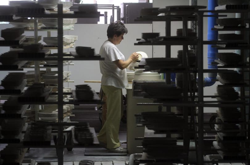 Eladja az állam a hollóházi porcelángyártót