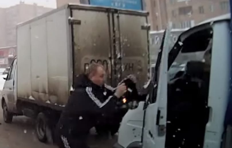 Tükröt tükörért: így áll bosszút az orosz autós – videó