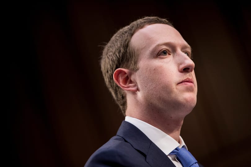Túlélte Mark Zuckerberg a szavazást, ahol leváltották volna