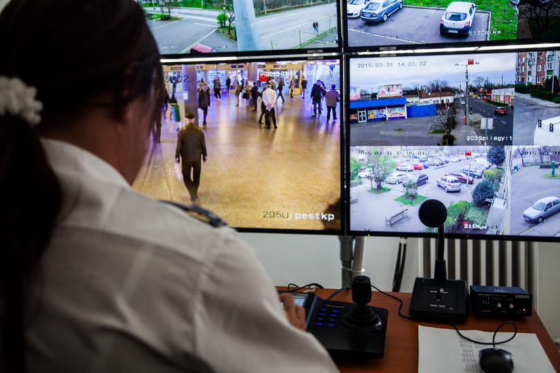Totális megfigyelőrendszert akar a kormány. Kezdjünk aggódni?