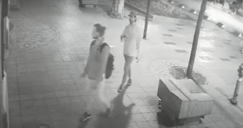 Keresik a rongálókat, akik betörték az Operettszínház vitrinjét – videó