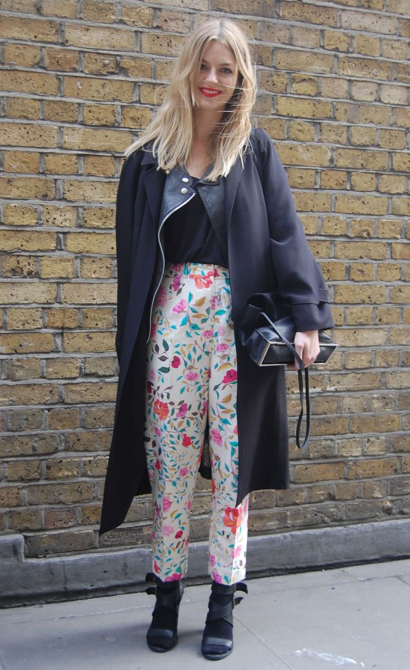 Street fashion: Virág és pötty - Jönnek a mintás nadrágok!