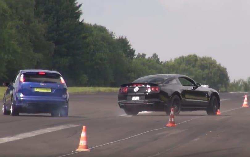 Egy Shelby Mustanggal még egyenesen menni is nehéz? – videó