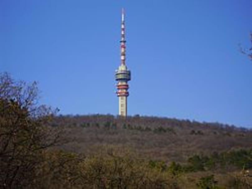 Bennragadtak a pécsi TV-torony liftjében