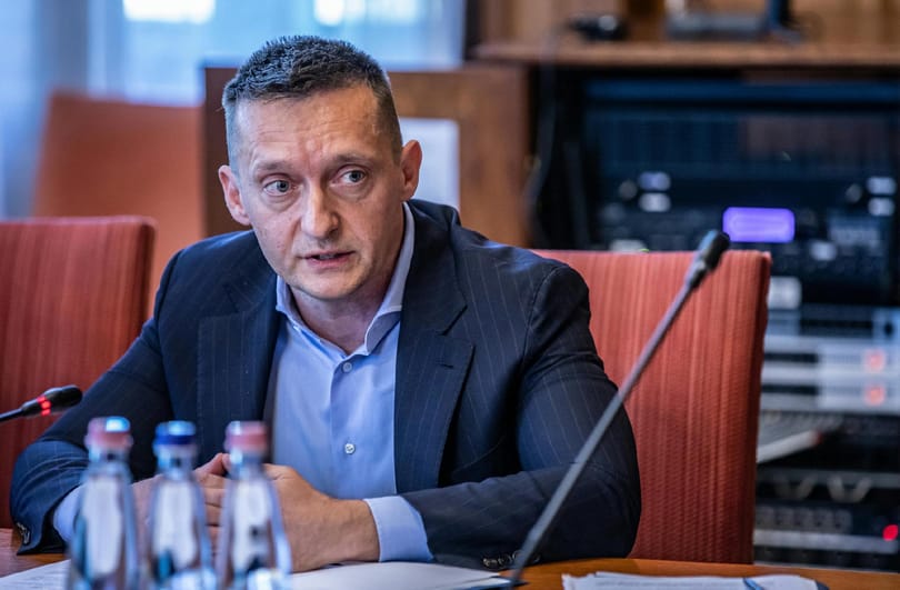 A statisztikusokat is csak Rogán Antal tüntetheti ki