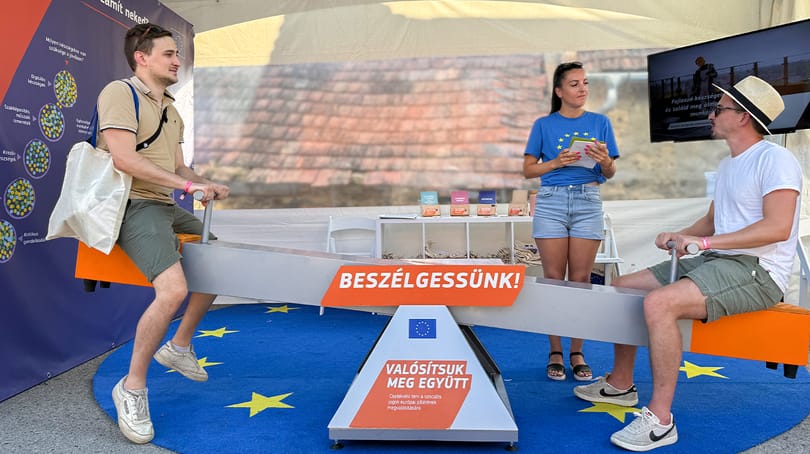 Mérleghintán az egyensúly felé – építsd a jövőd a saját tempódban, az EU segít neked ebben!