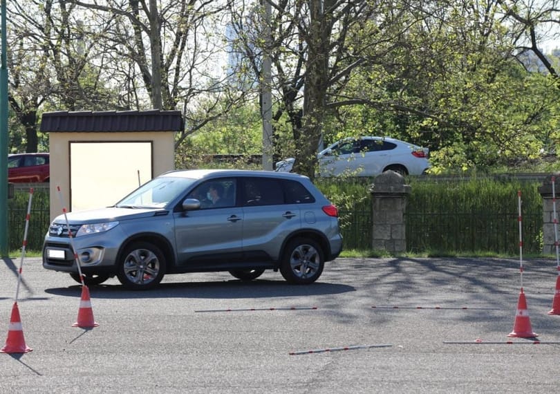 Aggódnak az autósiskolák: ha valóban ingyen lesz a jogsi, ők hosszabb távon bezárhatnak