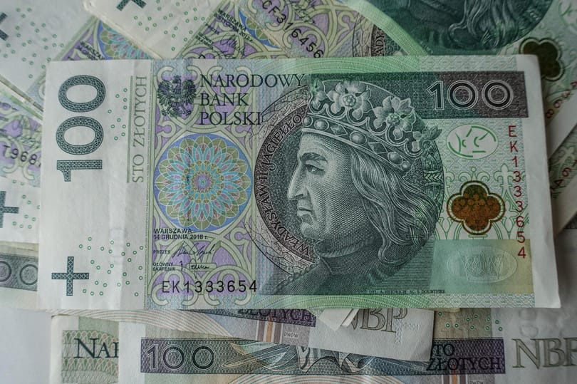 Uniós beleegyezés nélkül is csökkenti az áfát a lengyel kormány