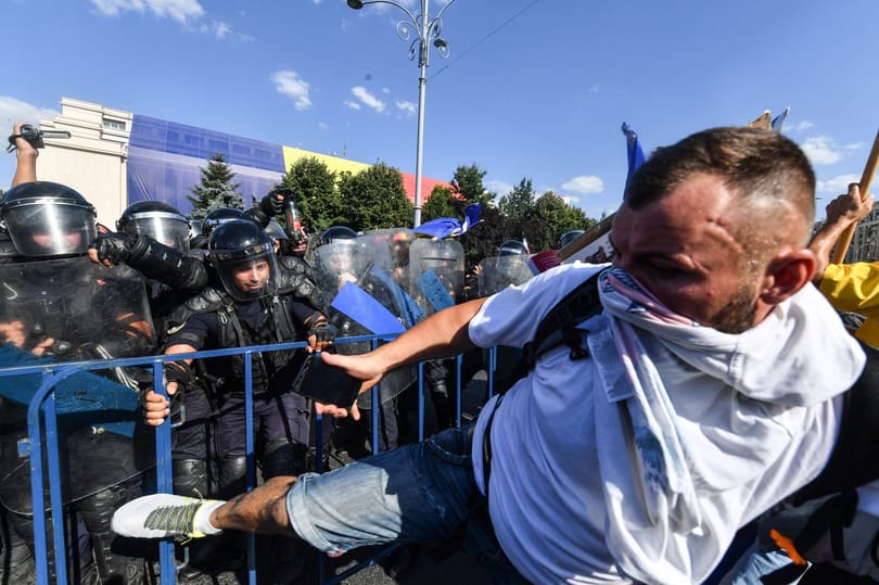 Bocsánatot kért a tüntetőktől a pénteki fellépés miatt a román csendőrség egyik parancsnoka
