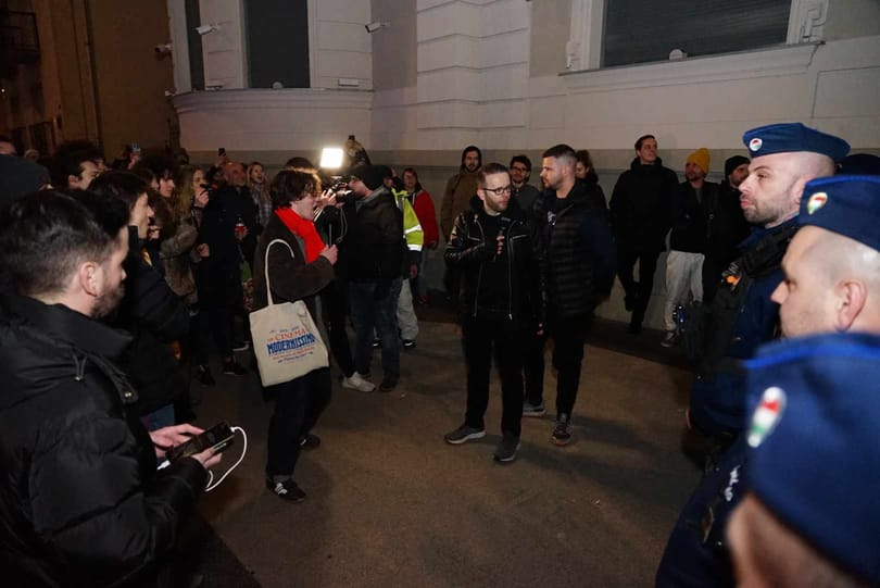 Két emberhez hívtak mentőt, két embert kiemeltek, egyet feljelentettek a péntek esti tüntetésen
