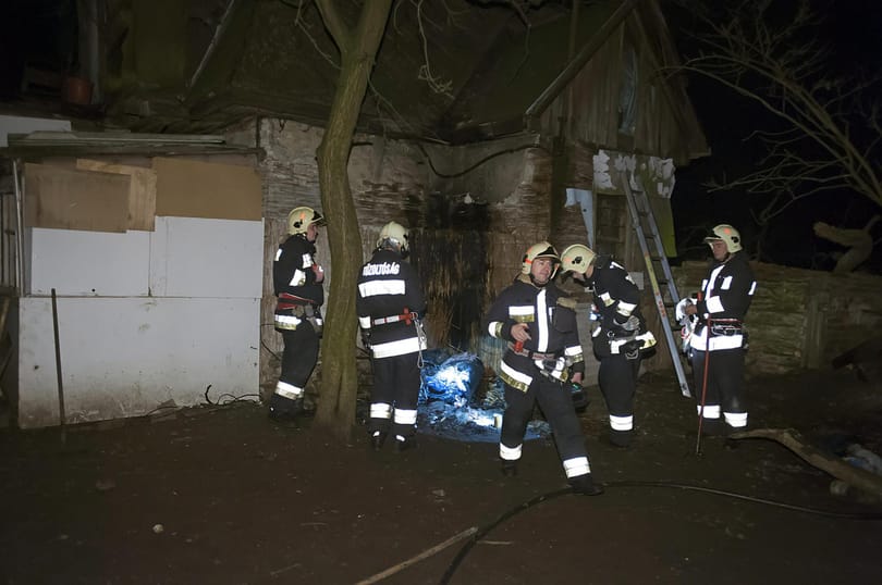 Fotók: másodszor gyulladt ki a hajléktalanok XII. kerületi nyomortanyája