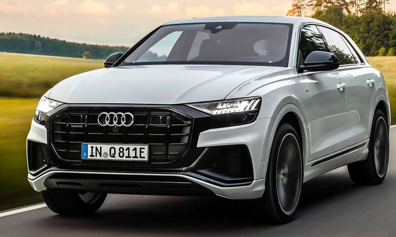 Magyarországon a 462 lóerős, zöld rendszámos Audi Q8