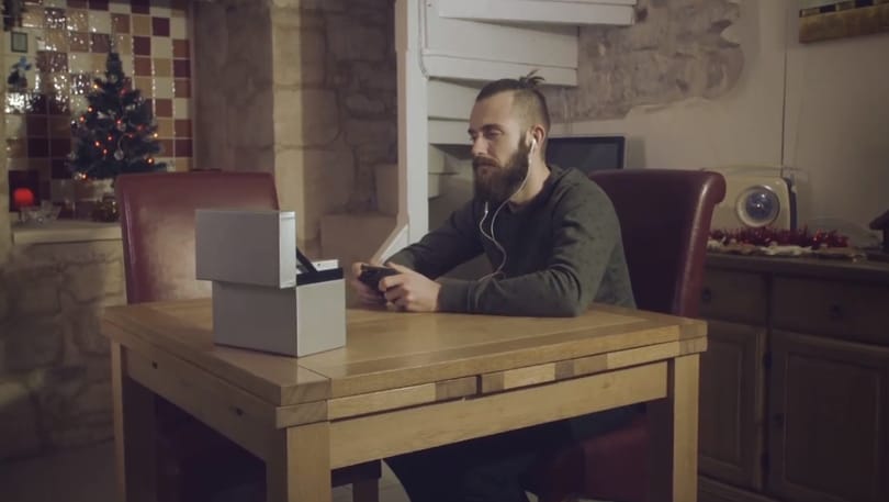 Könnyfakasztó karácsonyi reklámot forgatott alig 50 fontból egy brit operatőr – videó