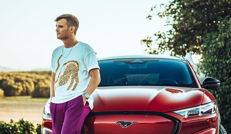 Ez mégiscsak egy Ford Mustang, egy sportautó