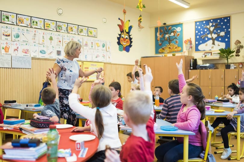 Szinkronizálás helyett feliratos filmekkel javítaná a magyarok nyelvtudását a kormány
