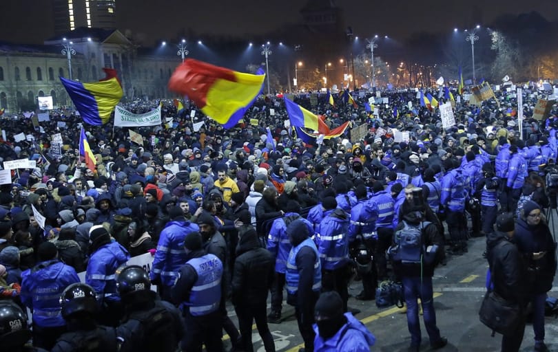 Hat év börtönre ítéltek korrupcióért egy volt minisztert Romániában