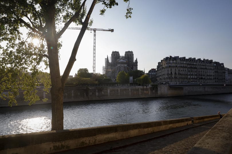 Harangozással emlékeznek a Notre-Dame tragédiájának évfordulójára