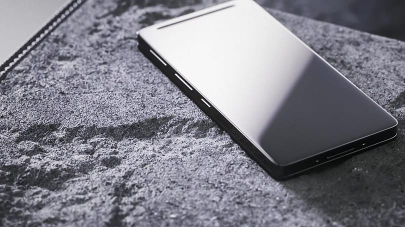 Kevesebb lesz a törött kijelző: 2 méteres zuhanást is kibír a Corning új fejlesztése, a Victus 2