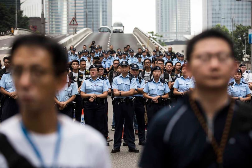 Százezer nyugdíjas tüntetett Hongkongban a városvezetés mellett