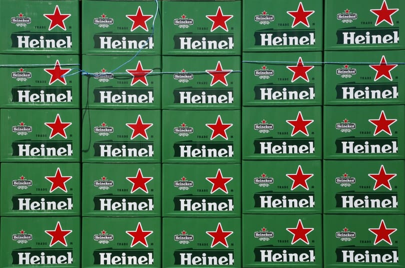 Fideszes képviselő kontra Heineken: egyelőre marad a vörös csillag