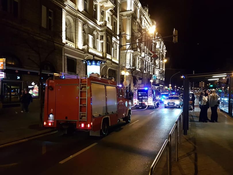 Rengeteg tűzoltó és rendőr lepte el a Király utca környékét