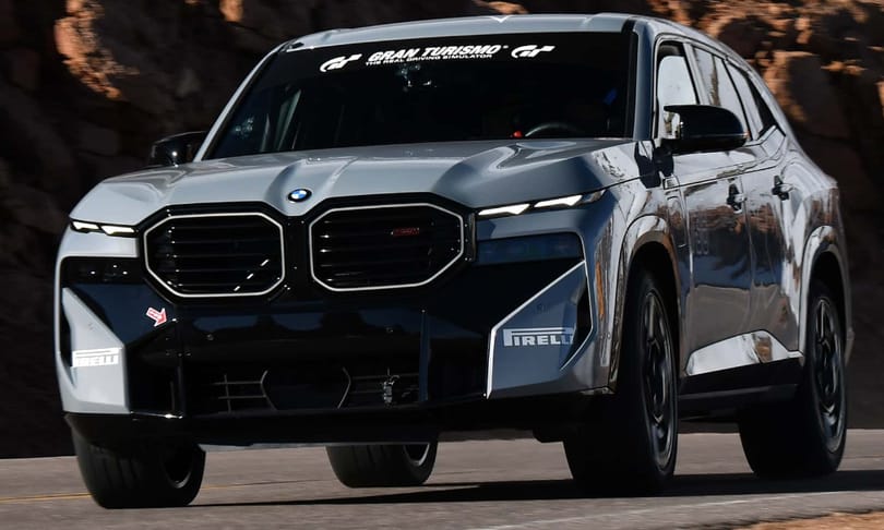 Ólomnehéz monstrum, mégis rekordot futottak a 748 lovas BMW XM-mel – videó